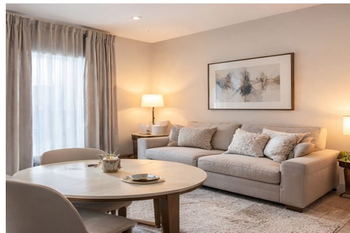 Room 4 of 6