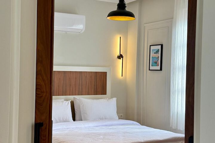 Room 32 of 126