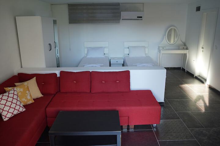 Room 27 of 139