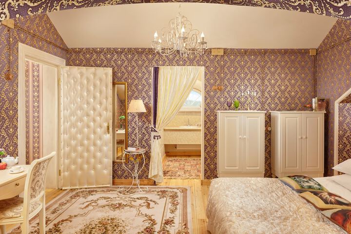 Room 17 of 73