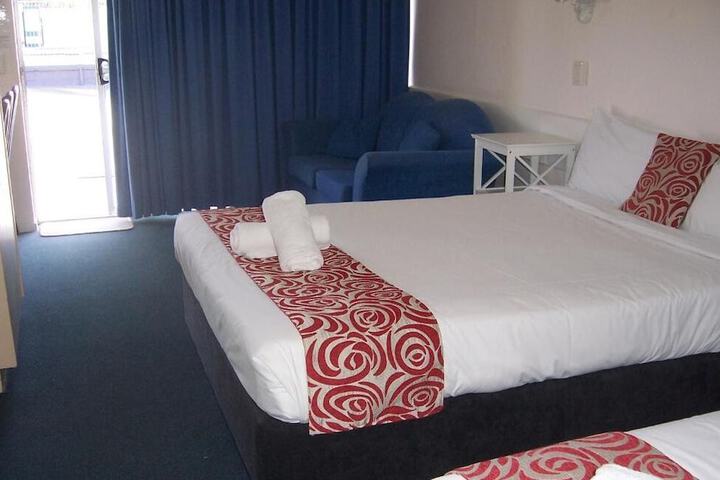 Room 32 of 53
