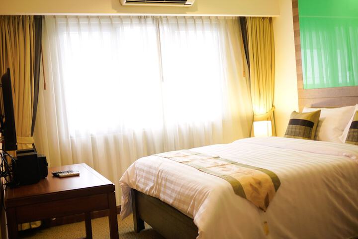 Room 10 of 34