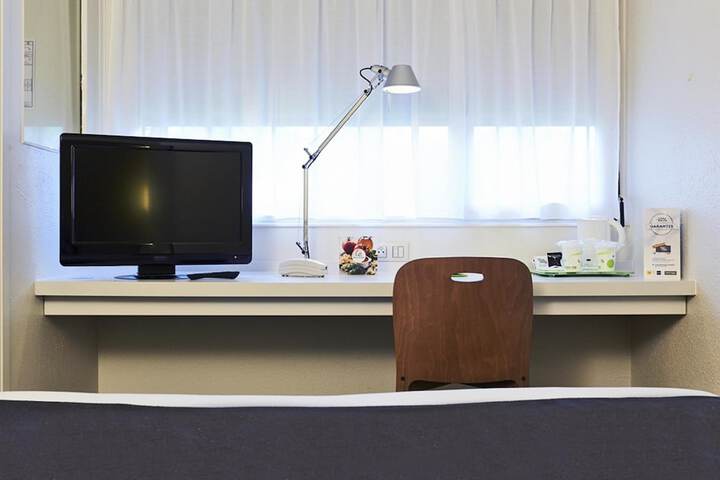 Room 4 of 30