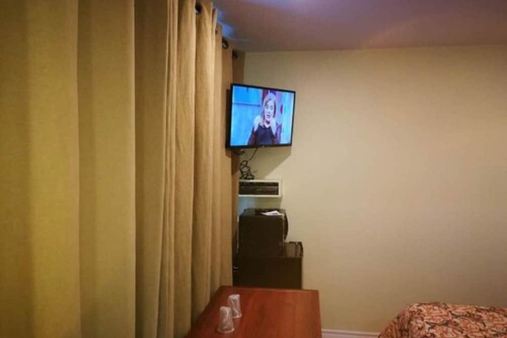 Renovated Double Room with 2 Double Beds (2 of 16)