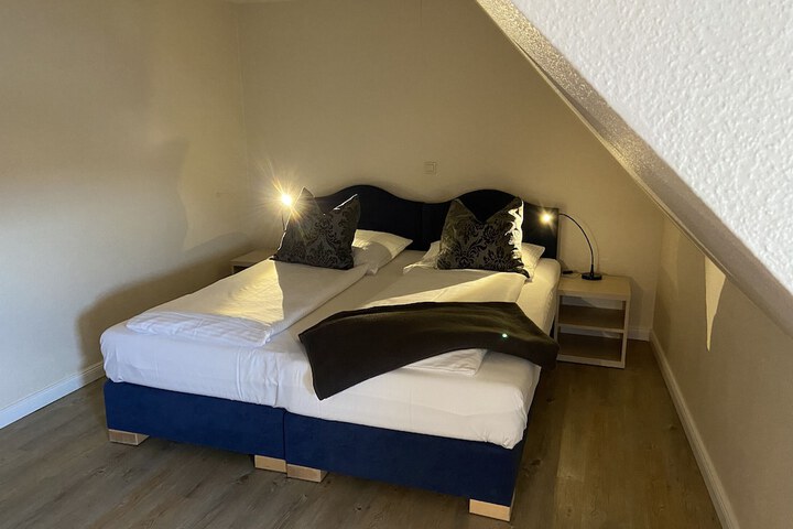 Room 13 of 37