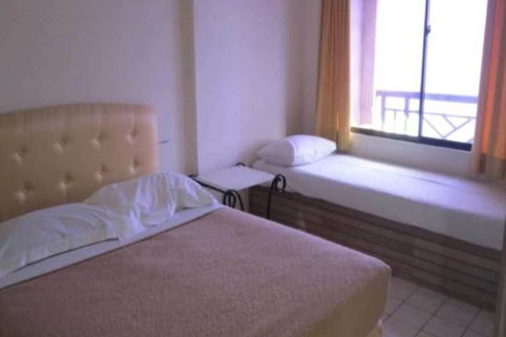 Room 6 of 27