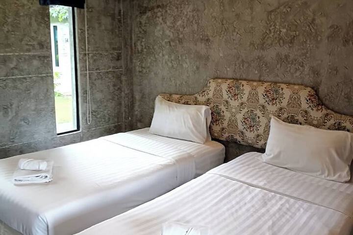 Room 13 of 31