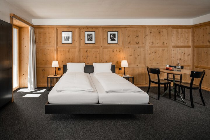 Room 12 of 77