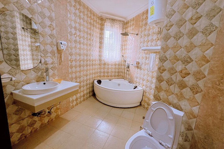 Room 22 of 35