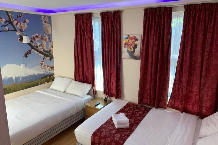 Room 10 of 26