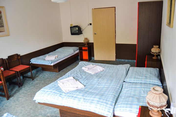 Room 28 of 77