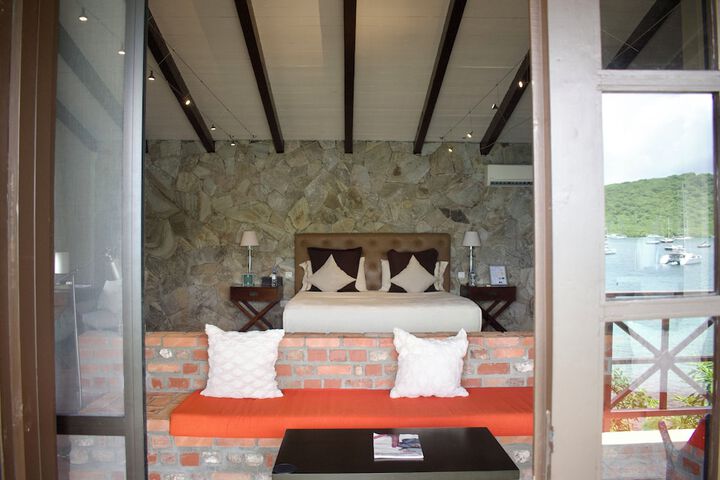 Room 10 of 74