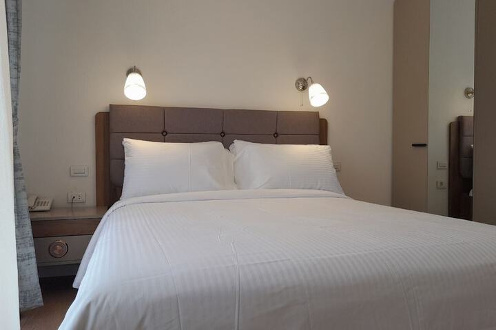 Room 2 of 47