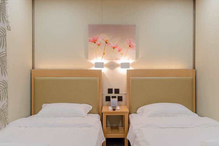 Room 8 of 13
