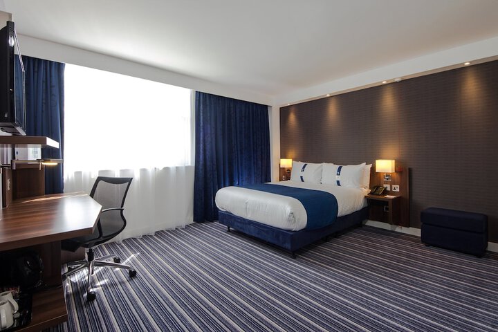 Room 26 of 65