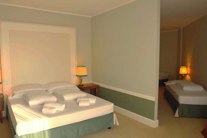 Room 6 of 32