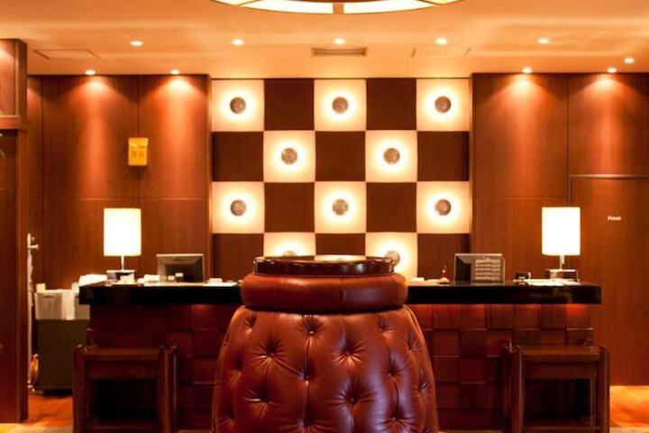 Entrance & Lobby