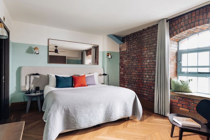 Room 40 of 100