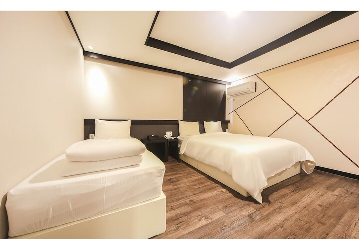 Room 17 of 42