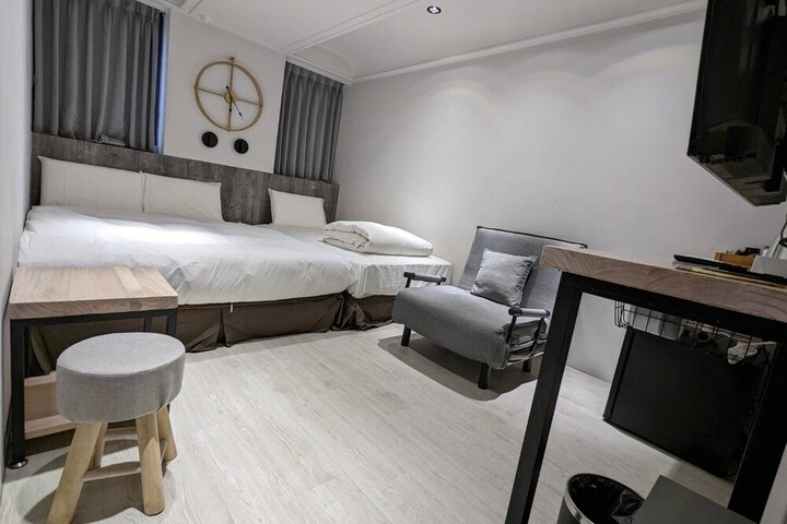 Room 27 of 42