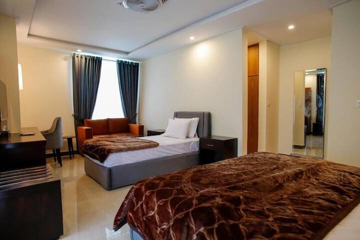 Room 5 of 13