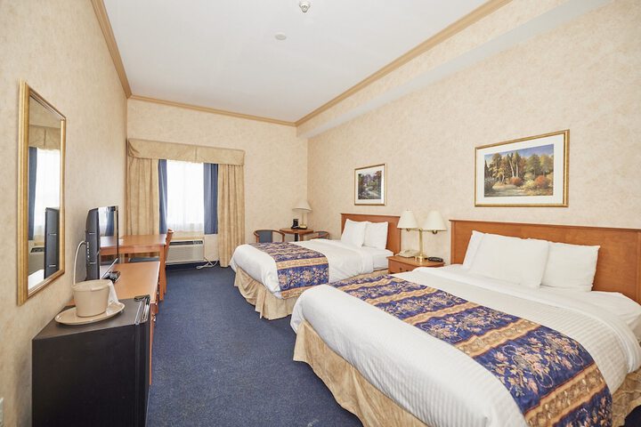1 Queen Bed (9 of 9)