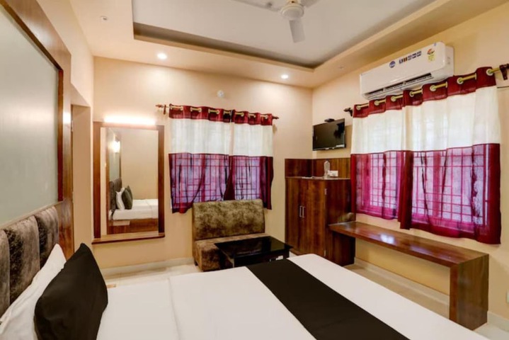 Room 8 of 11