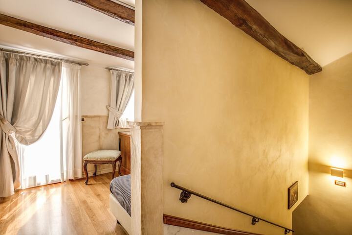 Room 9 of 26