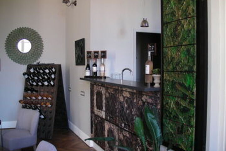 Lounge 19 of 38