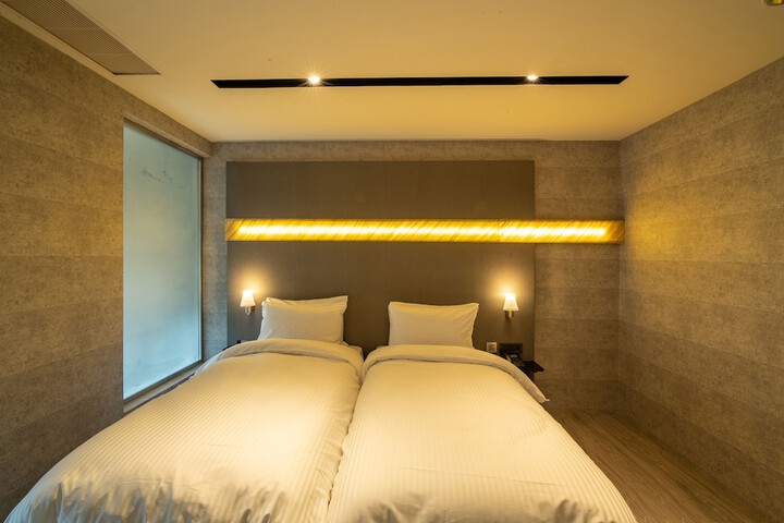Room 8 of 32