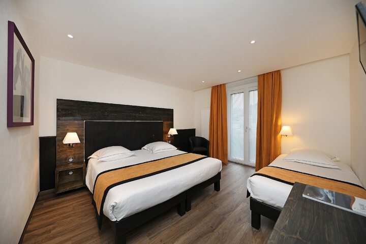 Room 16 of 71
