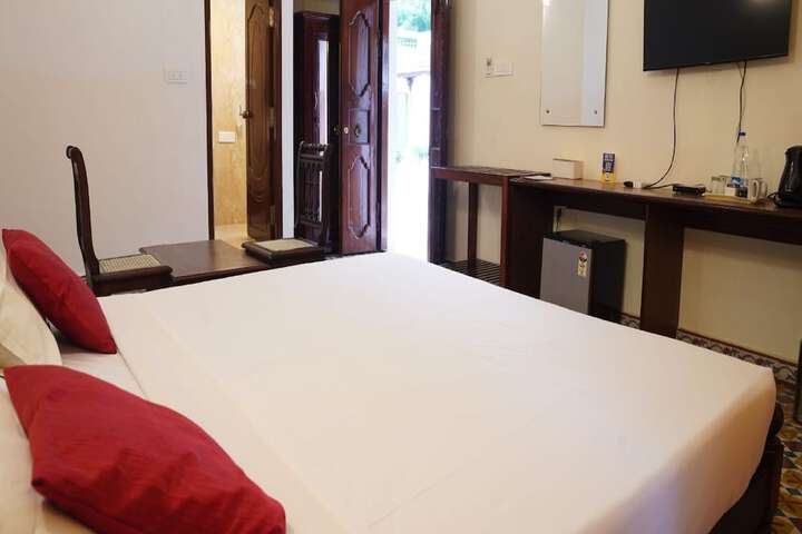 Room 10 of 20