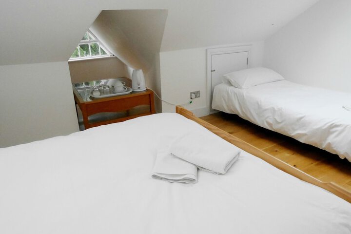 Room 6 of 42