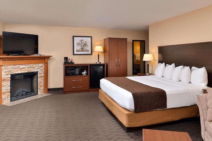 1 King Bed (5 of 21)