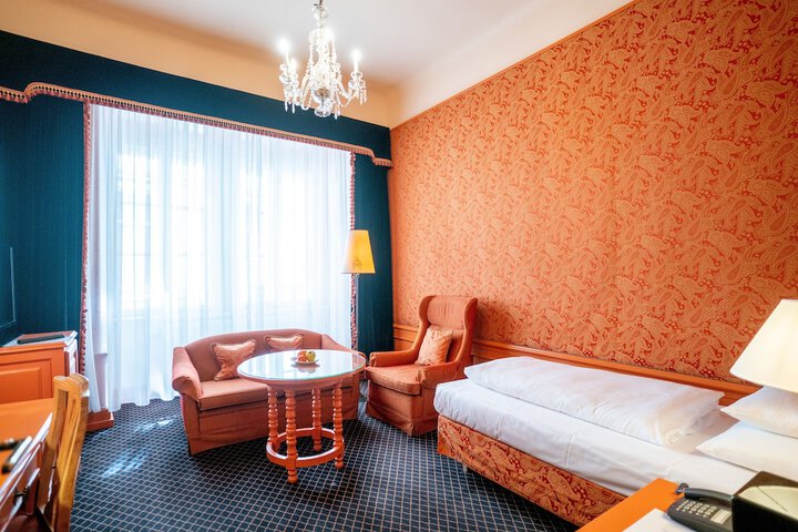 Room 34 of 74
