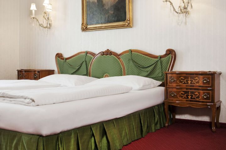 Room 7 of 40