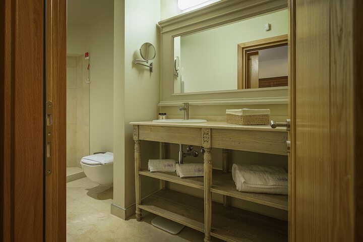 Room 45 of 61