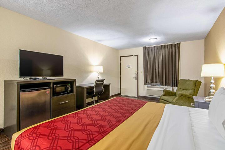 1 King Bed (8 of 10)