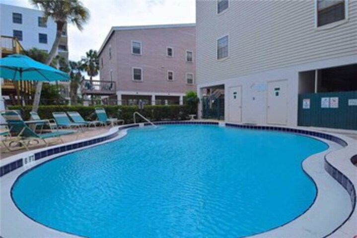 Pool 25 of 42
