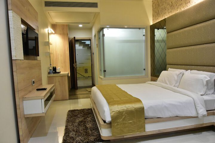 Room 15 of 27