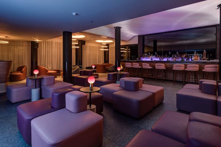 Lounge 163 of 177