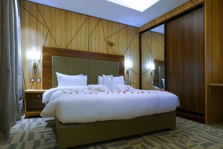 Room 7 of 18