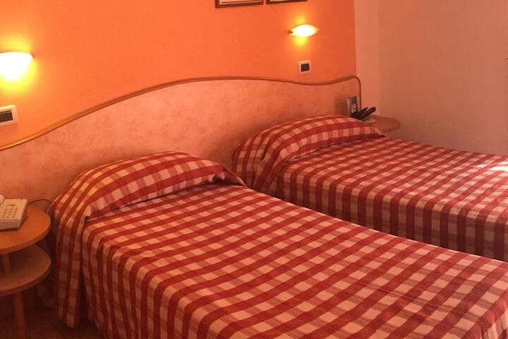Room 12 of 50