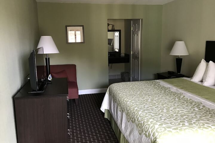 1 King Bed (1 of 12)
