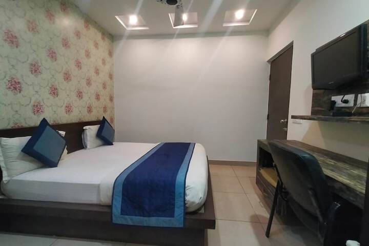 Room 8 of 32