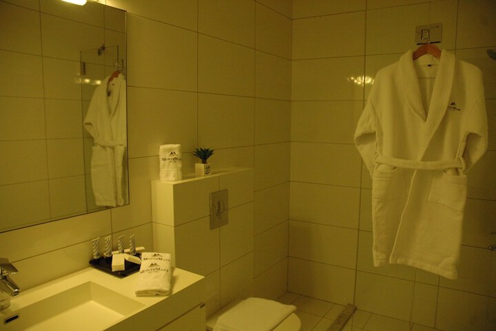 Room 37 of 73
