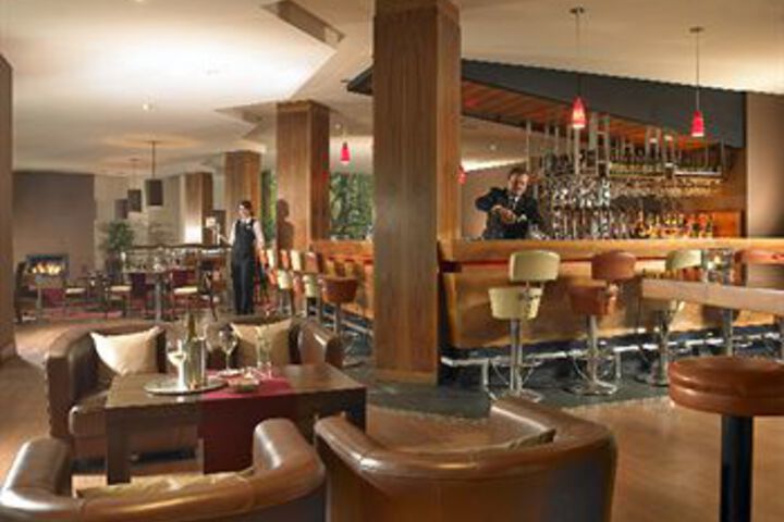 Lounge 14 of 27