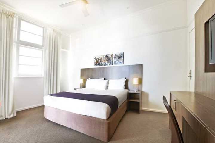 Room 5 of 77