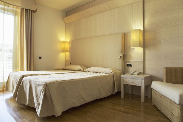 Room 7 of 28