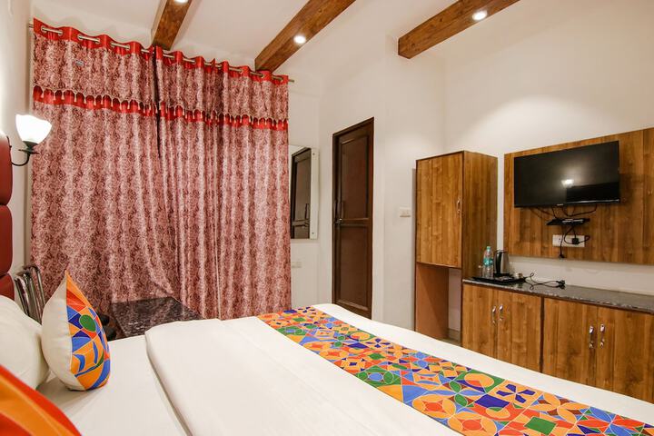 Room 10 of 32